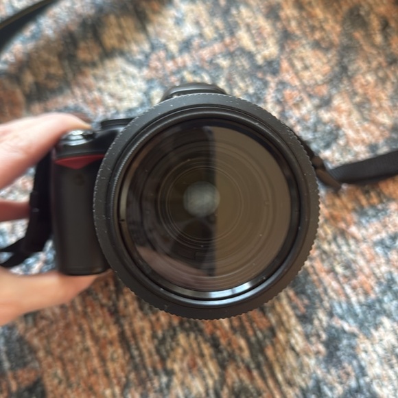 Nikon D3000 DSLR Camera with additional lens and tripod - Picture 5 of 10